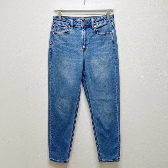 American Eagle Outfitters Denim - American Eagle Sz 4 Mom Jean Light Wash High Rise Tapered Stretch Denim Blue